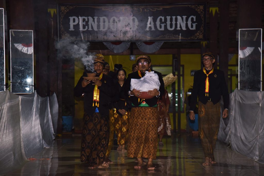 Menyambut 1448 Hijriah, Masyarakat Pesisir Popoh Lestarikan Tradisi Tasyakuran Laut