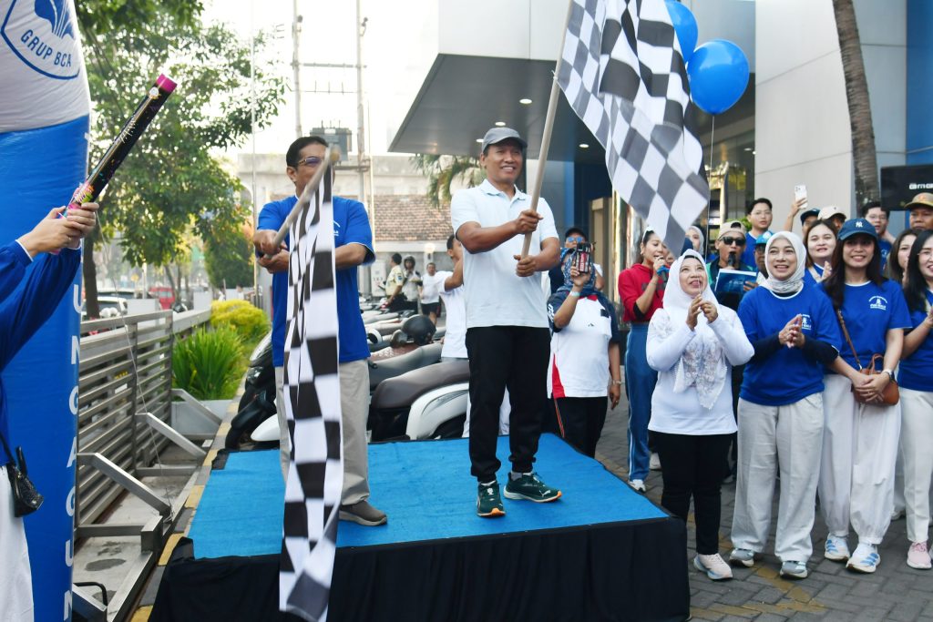 Plt. Bupati Ahmad Baharudin Lepas Ratusan Peserta Funwalk BCA KCU Tulungagung