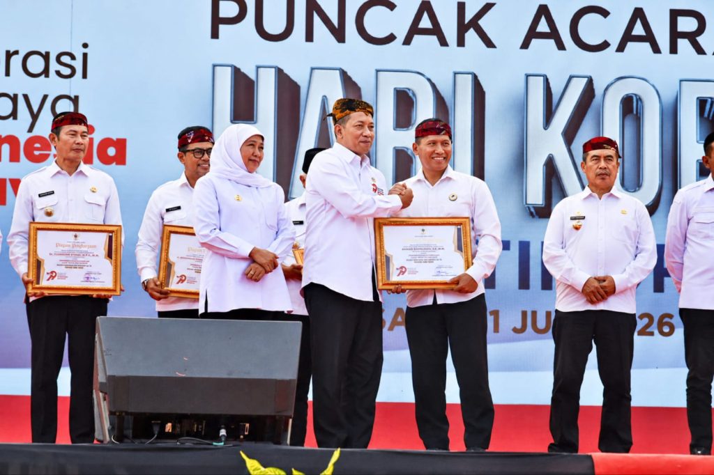Ahmad Baharudin Raih Penghargaan Pembina Koperasi Andalan Jawa Timur