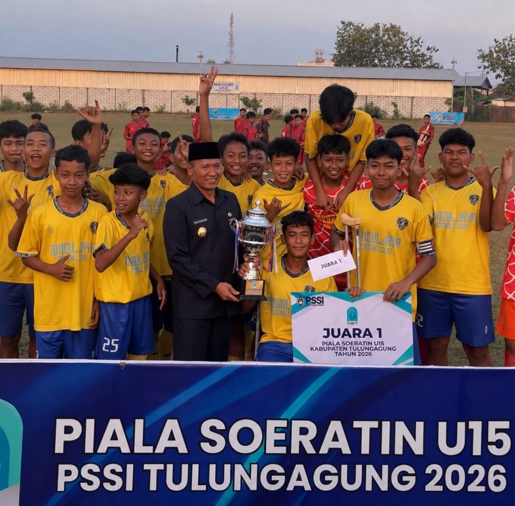 Plt Bupati Tulungagung Hadiri Final Piala Soeratin U-15 2026, Serahkan Penghargaan kepada Para Juara
