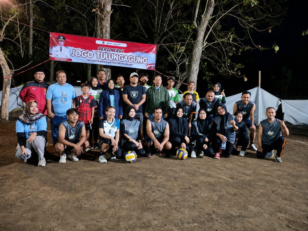 Turnamen Voli HUT ke-81 RI di Kepatihan, RT 6/RW 9 Raih Juara Pertama